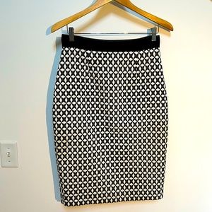 Banana Republic Pencil Skirt Black and White Pattern Size 6